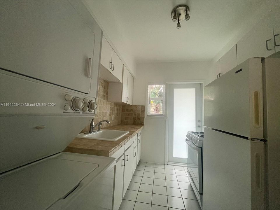 For Rent: $2,675 (1 beds, 1 baths, 785 Square Feet)