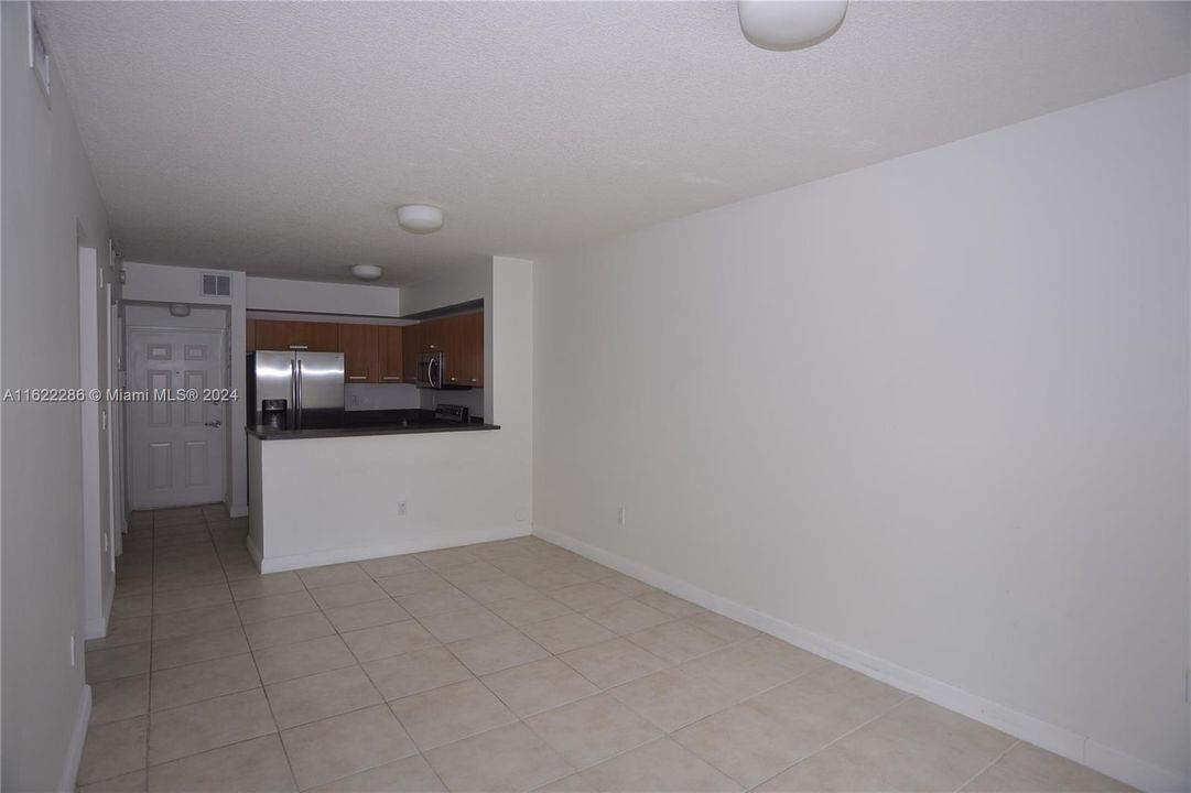 For Rent: $2,450 (2 beds, 1 baths, 1387 Square Feet)