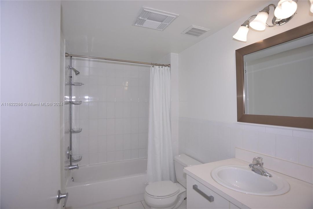 For Rent: $2,450 (2 beds, 1 baths, 1387 Square Feet)