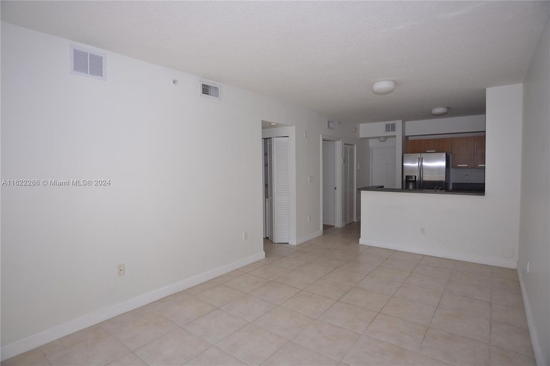 For Rent: $2,450 (2 beds, 1 baths, 1387 Square Feet)