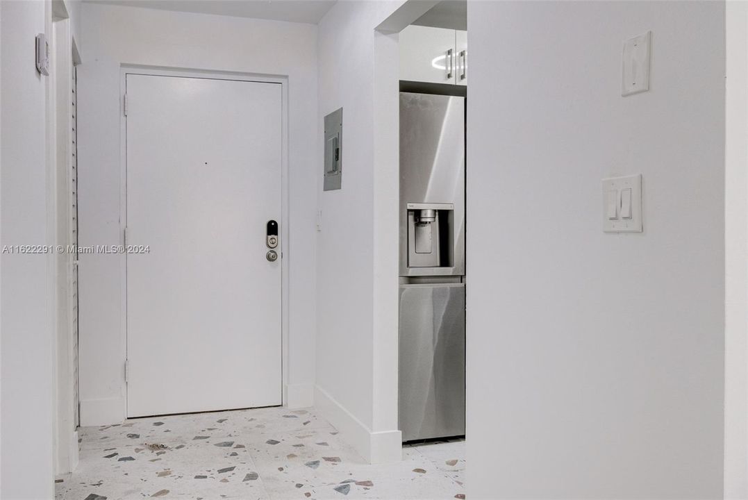 For Sale: $299,000 (1 beds, 1 baths, 750 Square Feet)