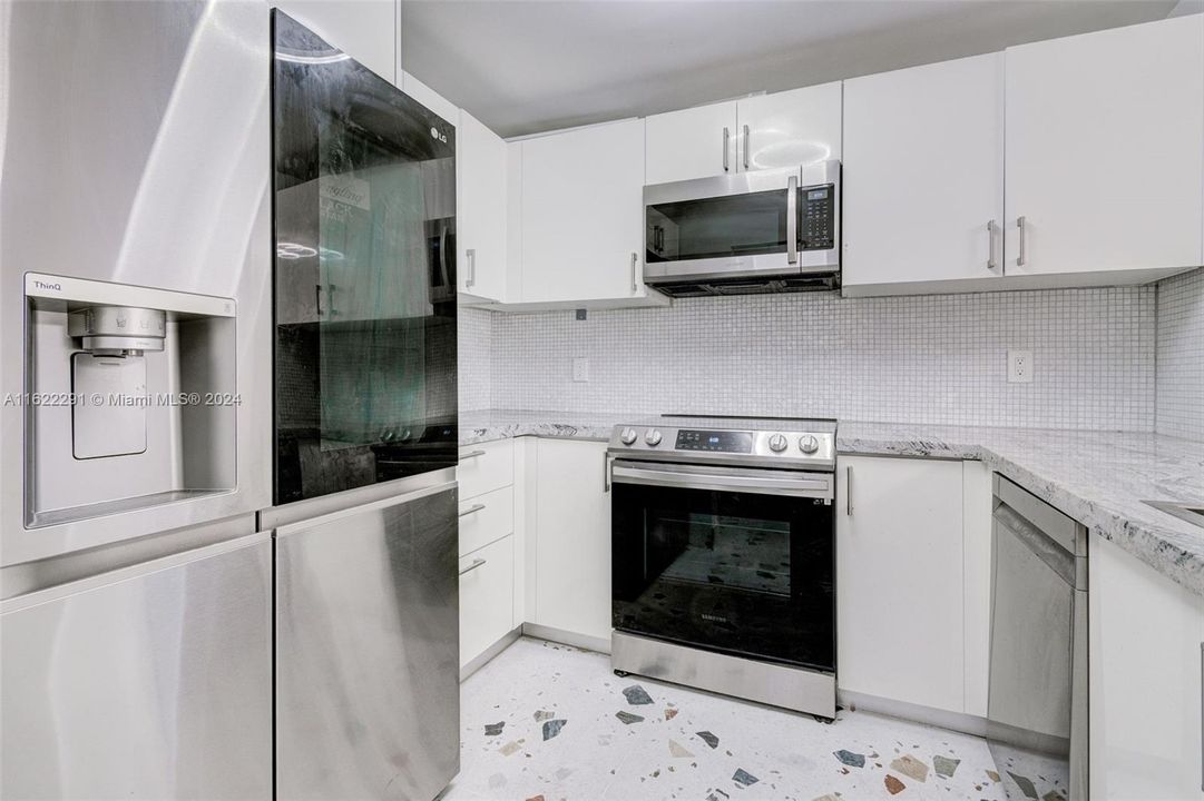 For Sale: $299,000 (1 beds, 1 baths, 750 Square Feet)