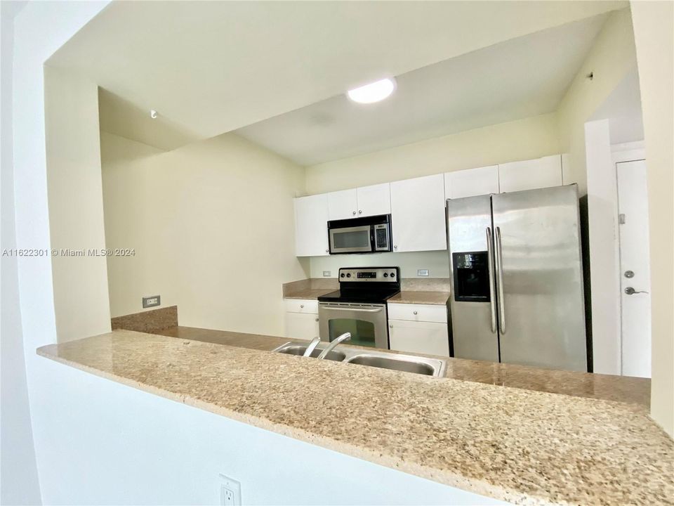 Recently Rented: $2,200 (1 beds, 1 baths, 703 Square Feet)