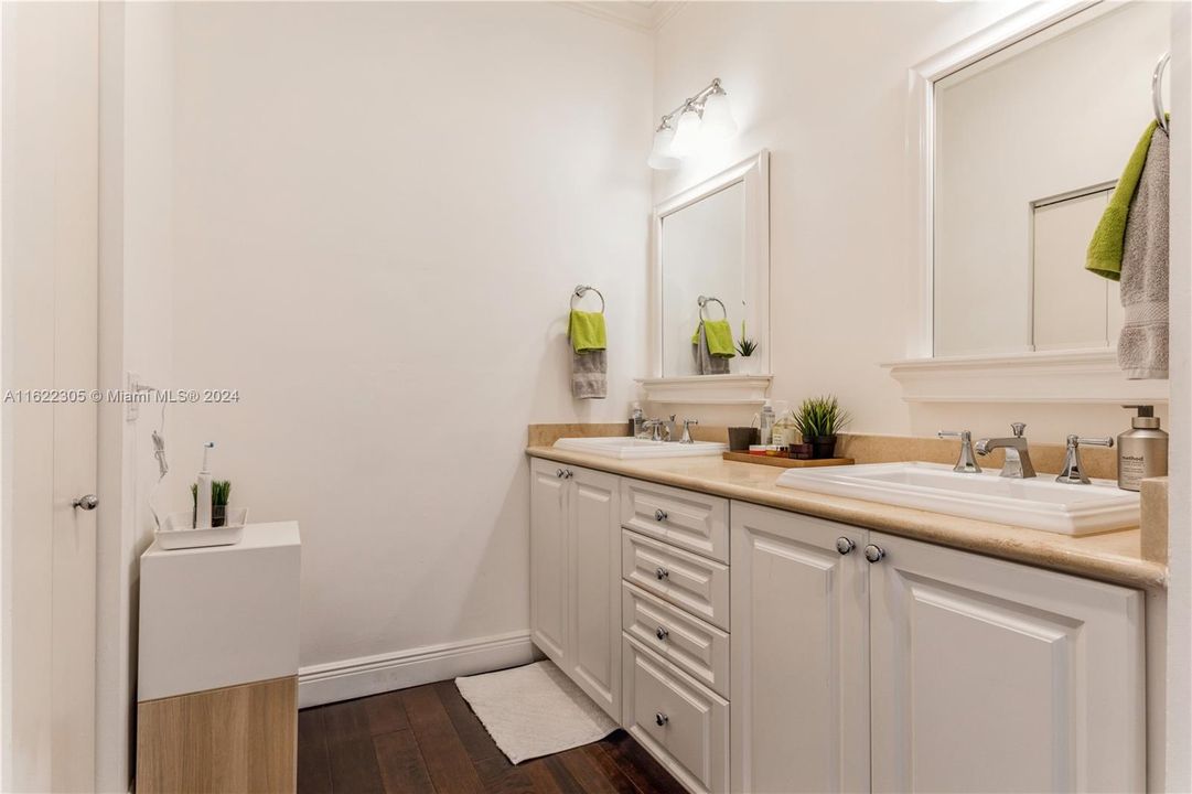 Separate Double Sink Area