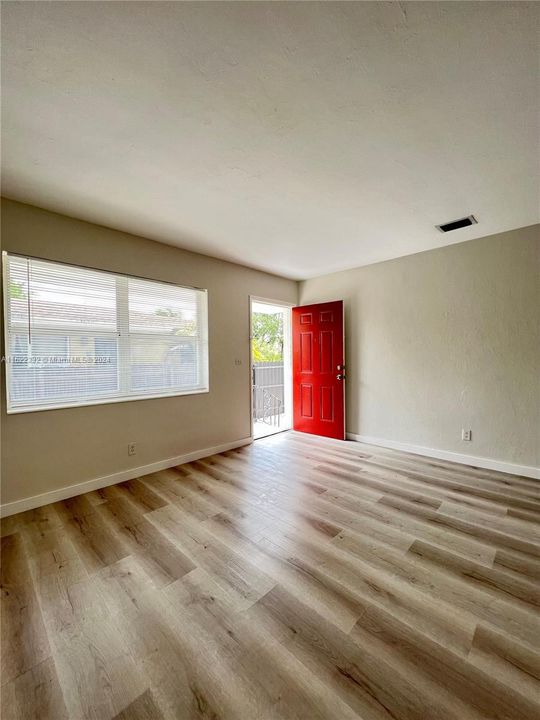 For Rent: $2,400 (2 beds, 1 baths, 720 Square Feet)