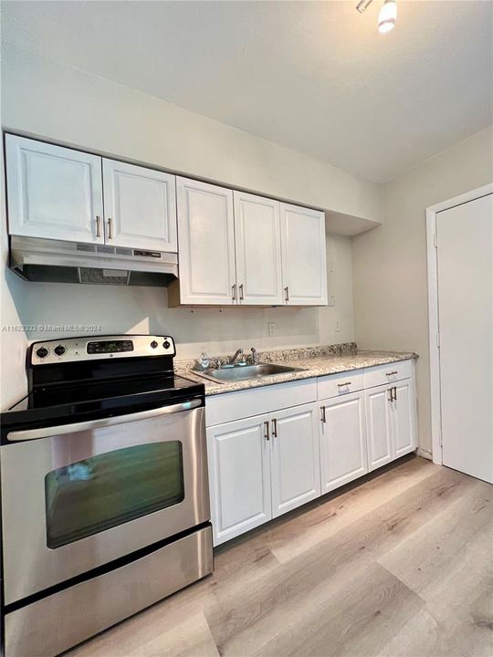 For Rent: $2,400 (2 beds, 1 baths, 720 Square Feet)