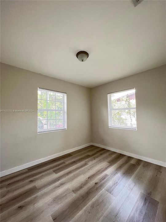 For Rent: $2,400 (2 beds, 1 baths, 720 Square Feet)