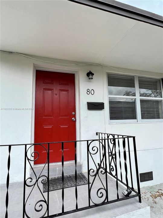 For Rent: $2,400 (2 beds, 1 baths, 720 Square Feet)