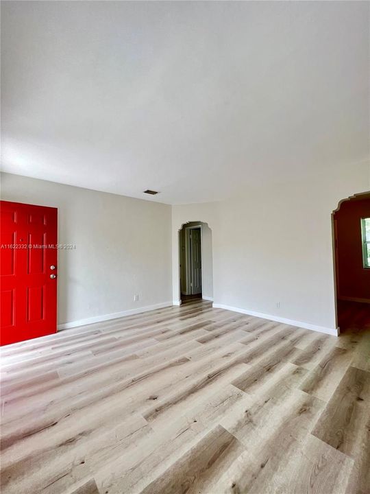 For Rent: $2,400 (2 beds, 1 baths, 720 Square Feet)