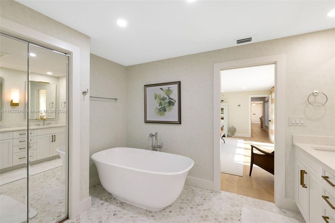 Separate soaking tub