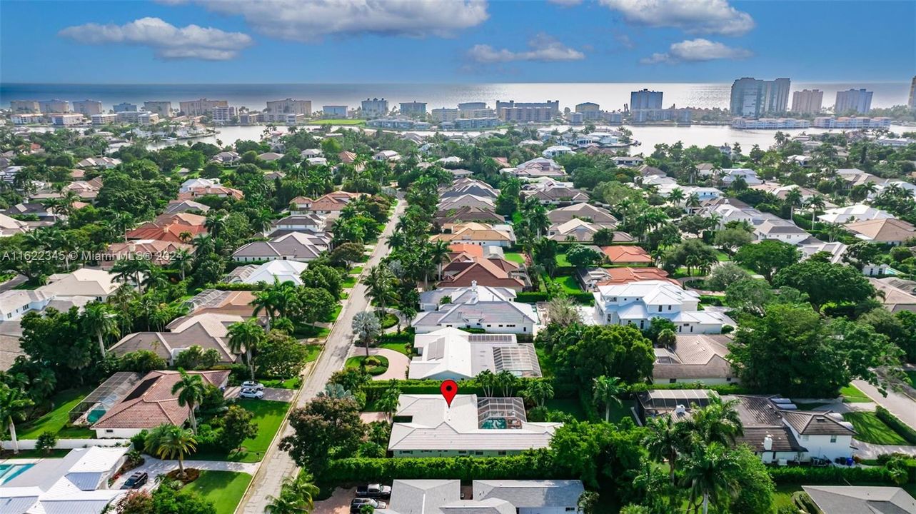 Looking from East to West and Showcasing the proximity to beaches, dining, and shopping