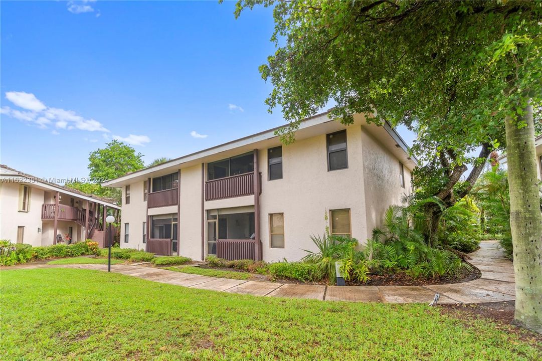 Active With Contract: $389,000 (2 beds, 2 baths, 1475 Square Feet)