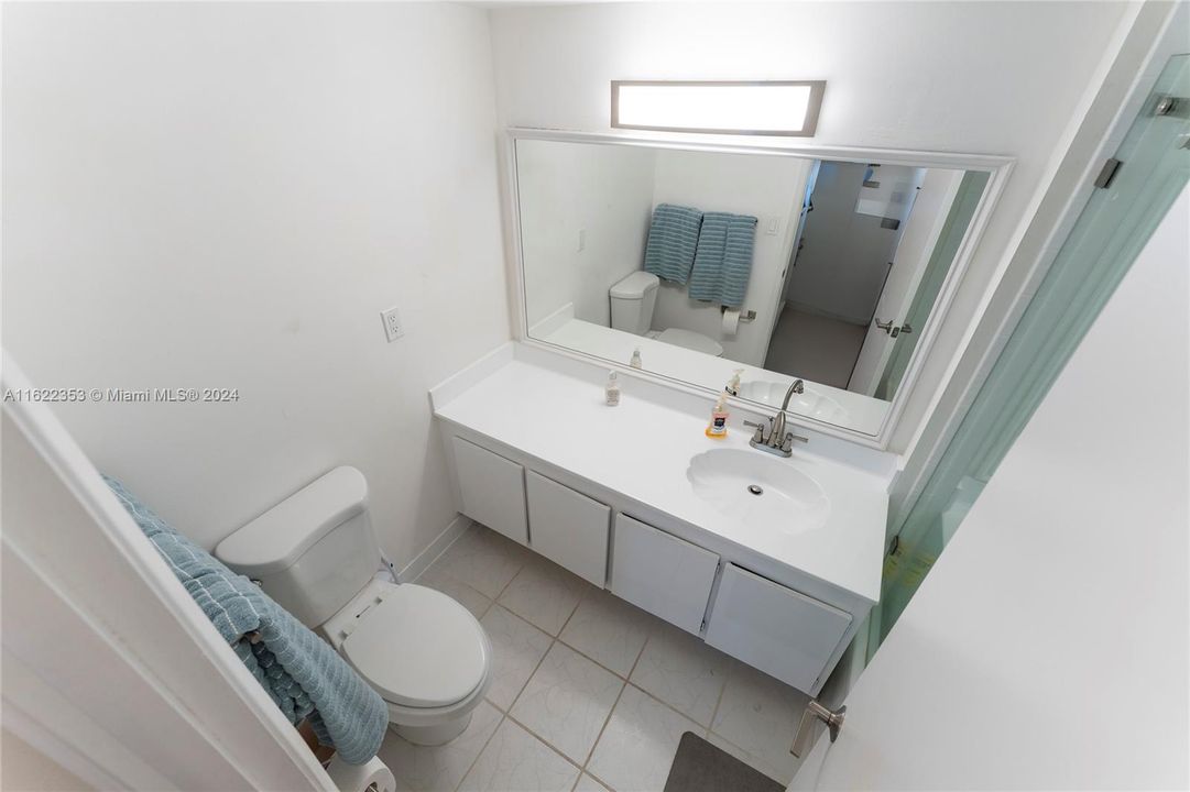 For Sale: $335,000 (2 beds, 2 baths, 1104 Square Feet)