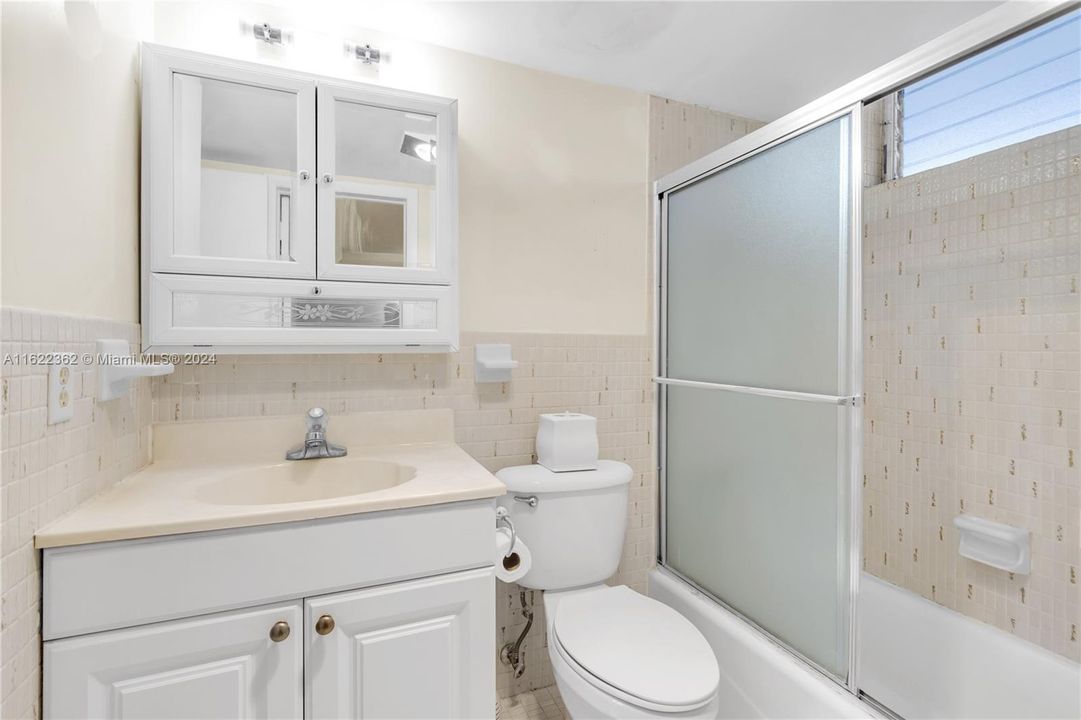 For Sale: $139,990 (1 beds, 1 baths, 763 Square Feet)