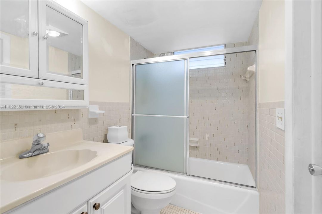 For Sale: $139,990 (1 beds, 1 baths, 763 Square Feet)