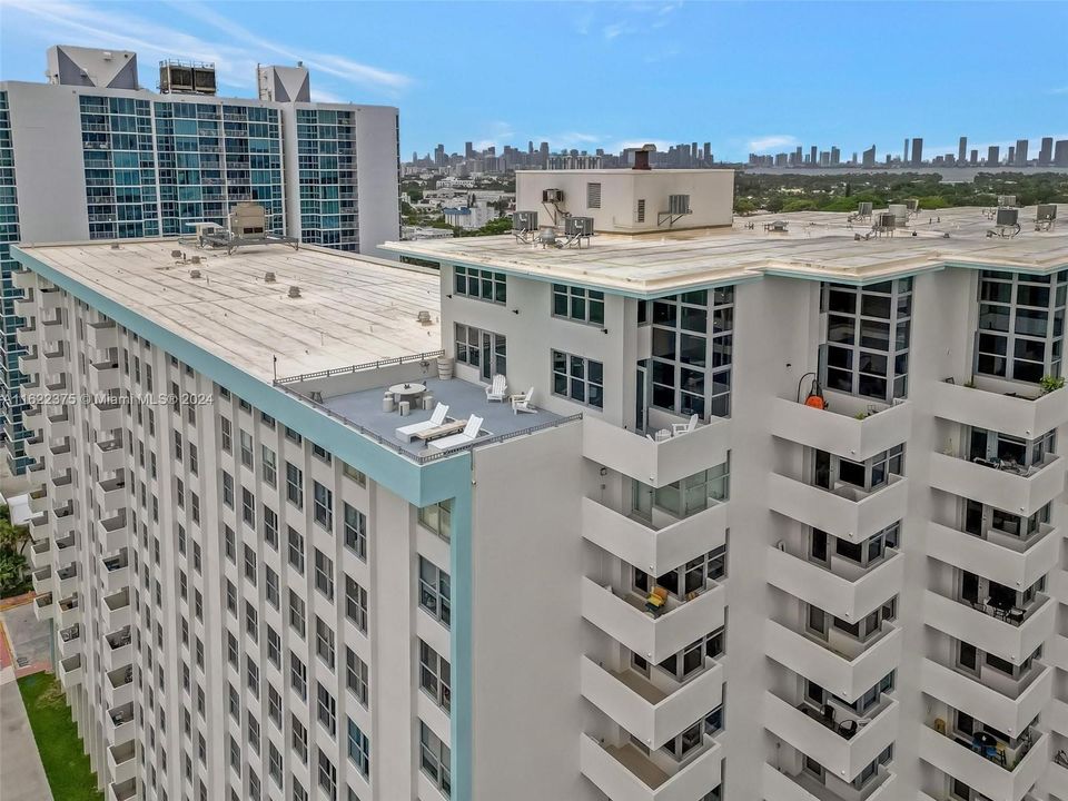 For Sale: $2,600,000 (2 beds, 3 baths, 1702 Square Feet)