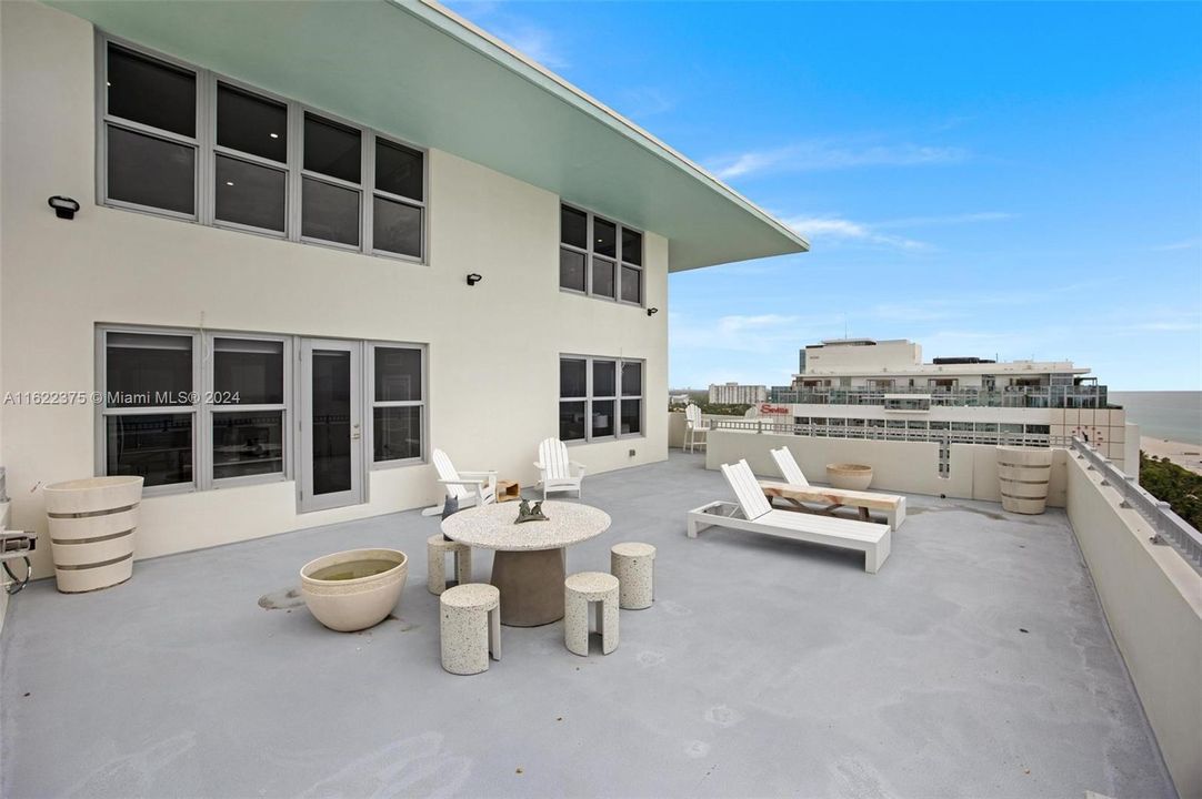 For Sale: $2,600,000 (2 beds, 3 baths, 1702 Square Feet)