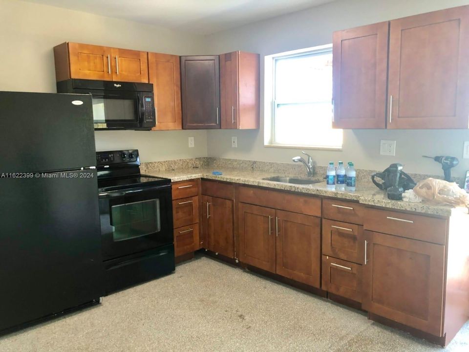 For Rent: $1,850 (1 beds, 1 baths, 750 Square Feet)
