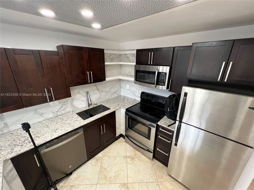 Recently Rented: $1,900 (1 beds, 1 baths, 780 Square Feet)