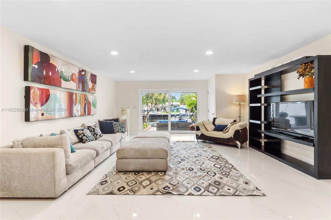 Active With Contract: $900,000 (2 beds, 2 baths, 1482 Square Feet)