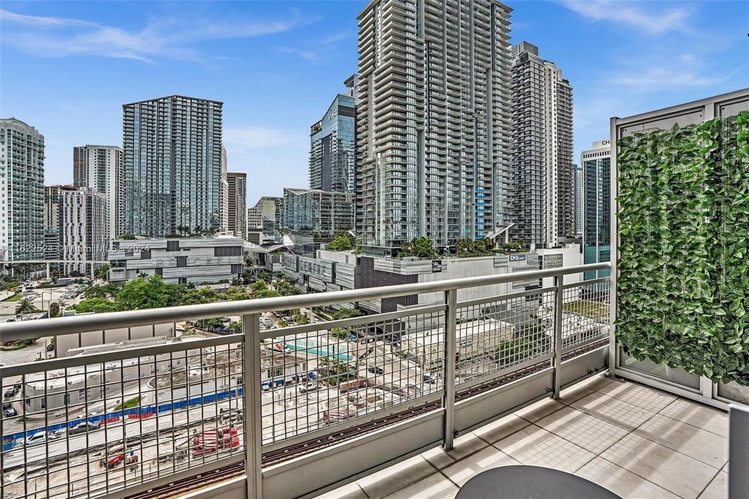 For Sale: $485,000 (1 beds, 1 baths, 795 Square Feet)