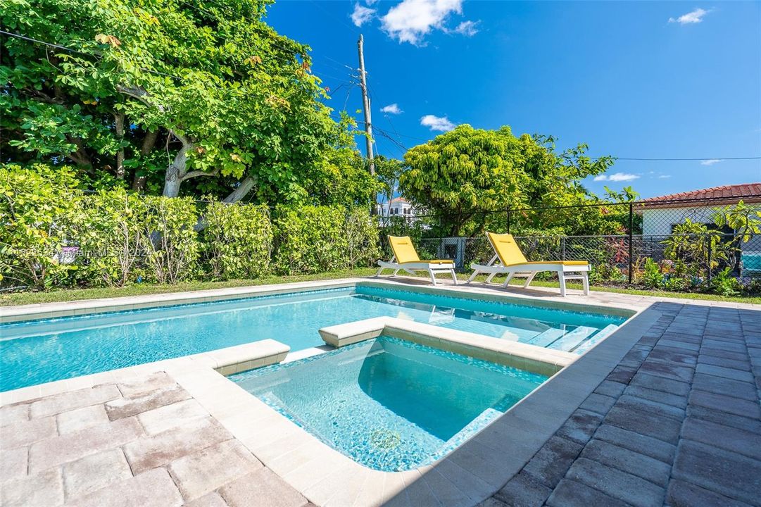 Recently Sold: $1,800,000 (3 beds, 2 baths, 1628 Square Feet)