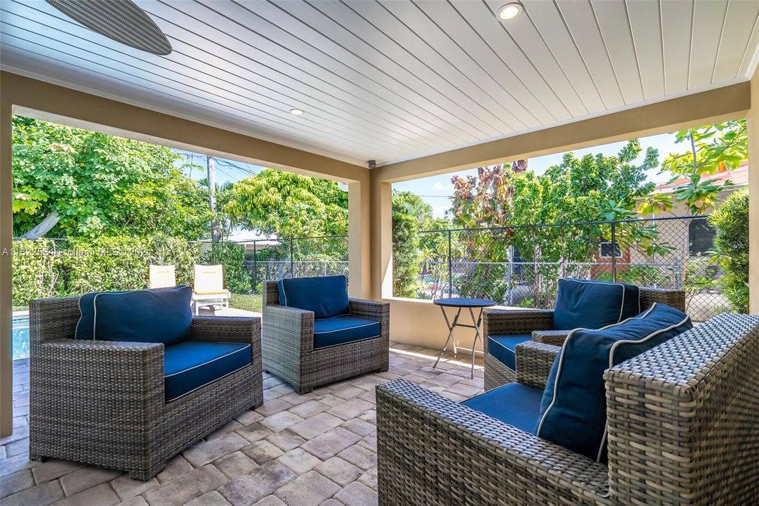 Recently Sold: $1,800,000 (3 beds, 2 baths, 1628 Square Feet)