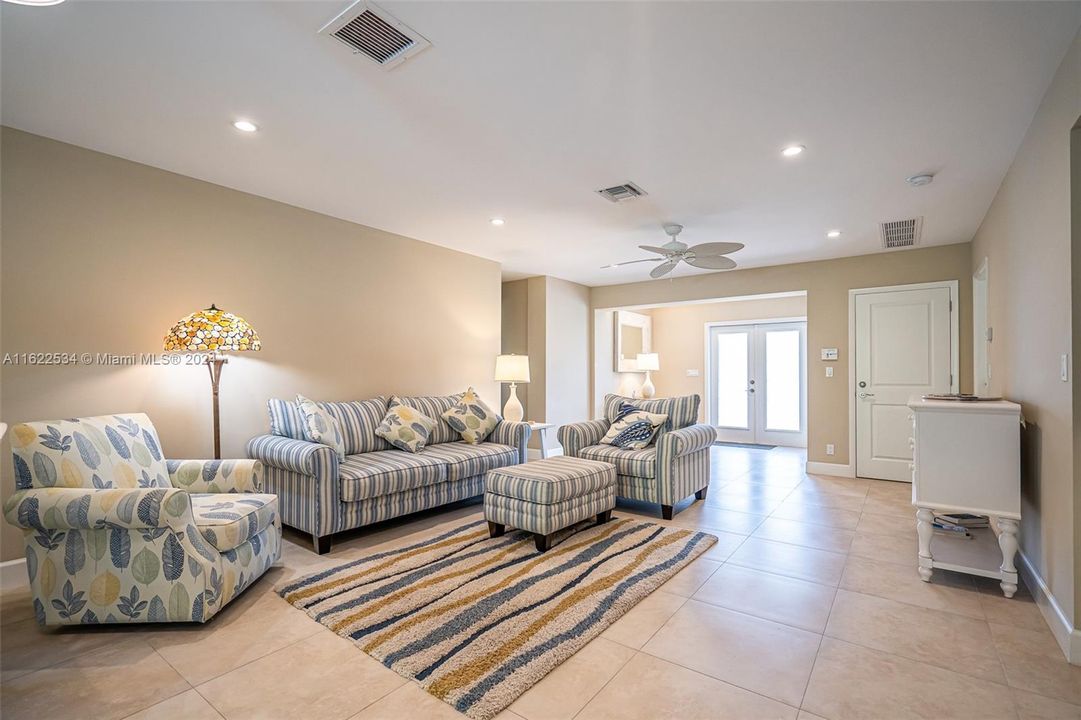 Recently Sold: $1,800,000 (3 beds, 2 baths, 1628 Square Feet)