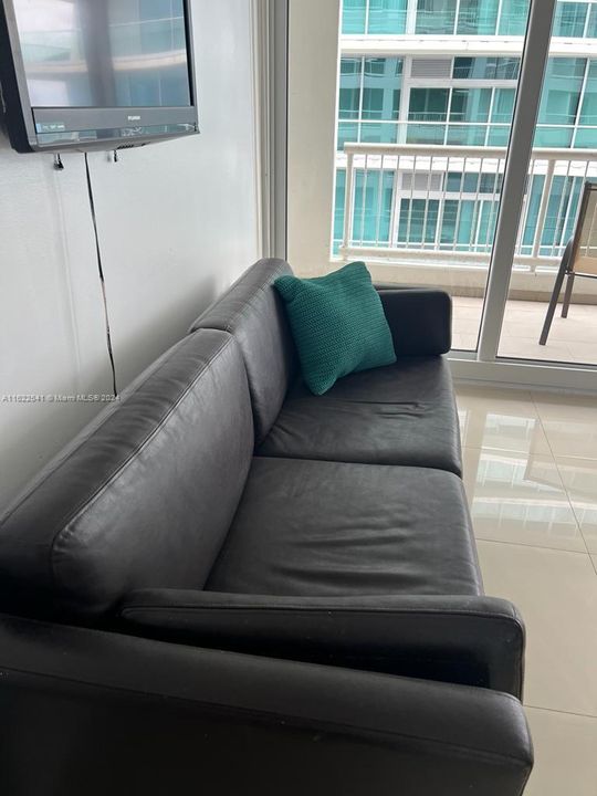 Recently Rented: $3,500 (2 beds, 2 baths, 1277 Square Feet)