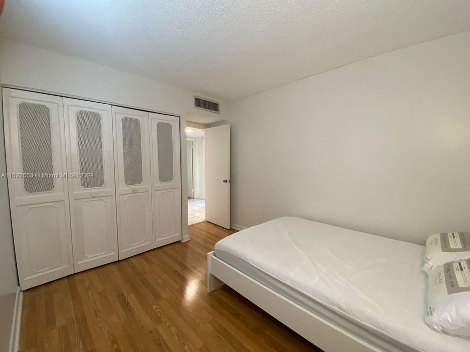 Recently Rented: $2,900 (3 beds, 2 baths, 1380 Square Feet)