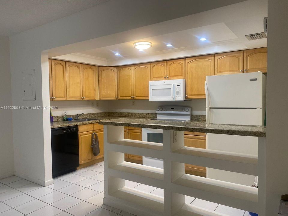 Recently Rented: $2,900 (3 beds, 2 baths, 1380 Square Feet)