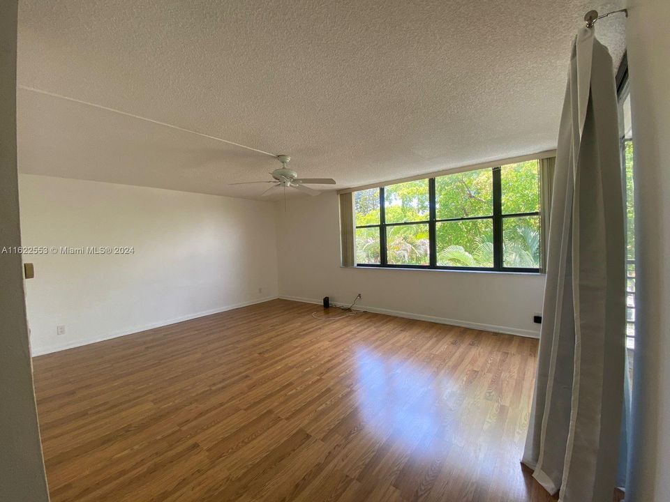 Recently Rented: $2,900 (3 beds, 2 baths, 1380 Square Feet)