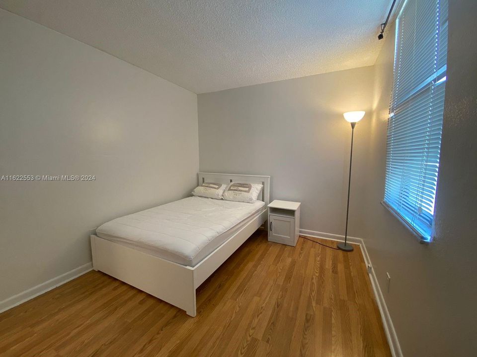 Recently Rented: $2,900 (3 beds, 2 baths, 1380 Square Feet)