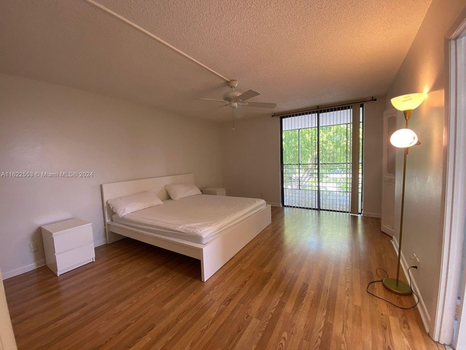 Recently Rented: $2,900 (3 beds, 2 baths, 1380 Square Feet)