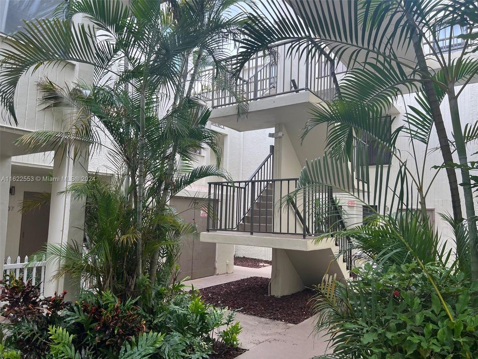 Recently Rented: $2,900 (3 beds, 2 baths, 1380 Square Feet)