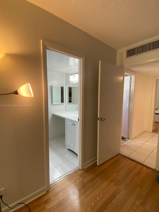 Recently Rented: $2,900 (3 beds, 2 baths, 1380 Square Feet)