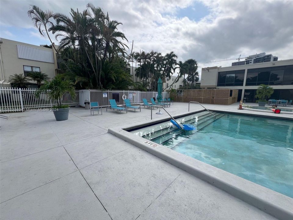 Recently Rented: $2,900 (3 beds, 2 baths, 1380 Square Feet)