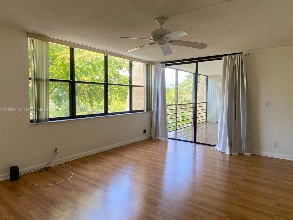 Recently Rented: $2,900 (3 beds, 2 baths, 1380 Square Feet)