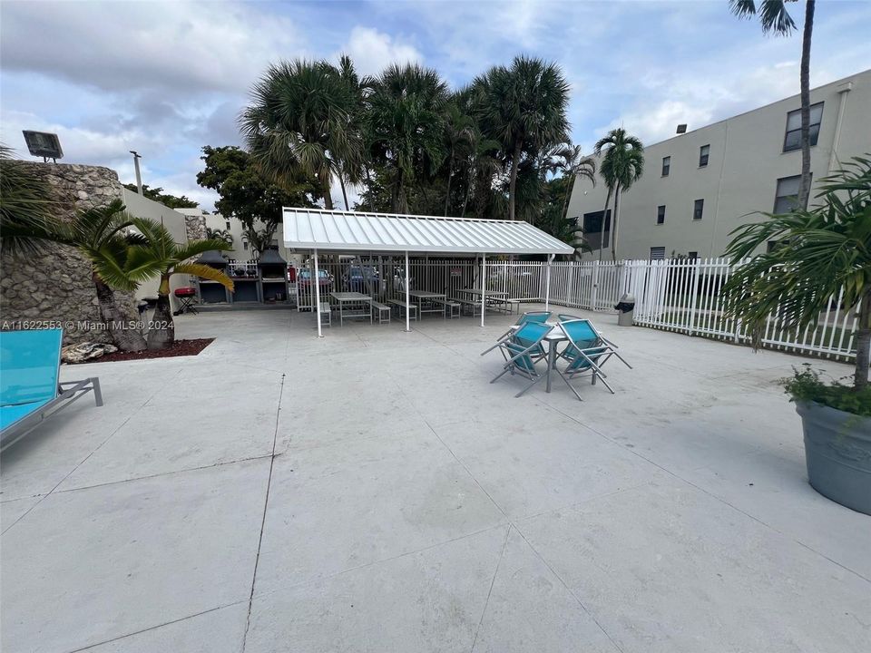 Recently Rented: $2,900 (3 beds, 2 baths, 1380 Square Feet)