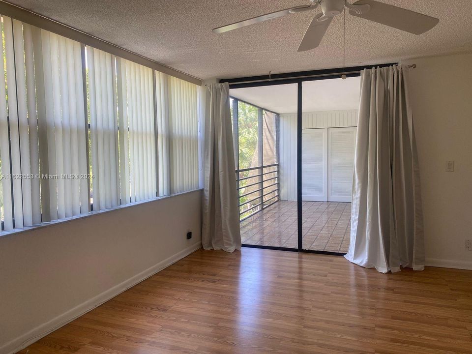 Recently Rented: $2,900 (3 beds, 2 baths, 1380 Square Feet)