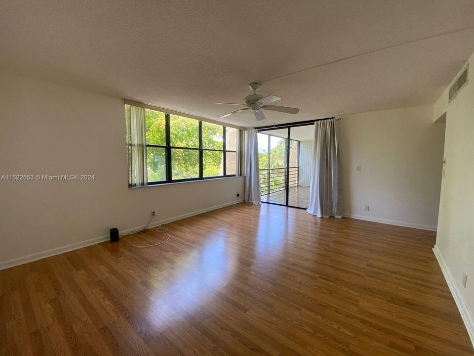 Recently Rented: $2,900 (3 beds, 2 baths, 1380 Square Feet)