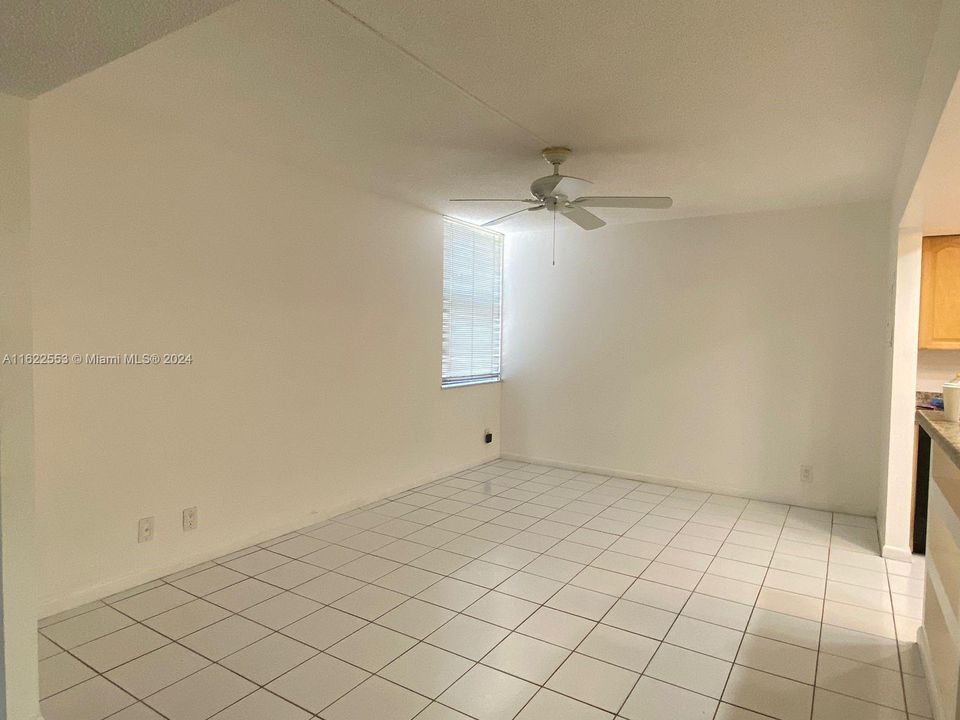 Recently Rented: $2,900 (3 beds, 2 baths, 1380 Square Feet)