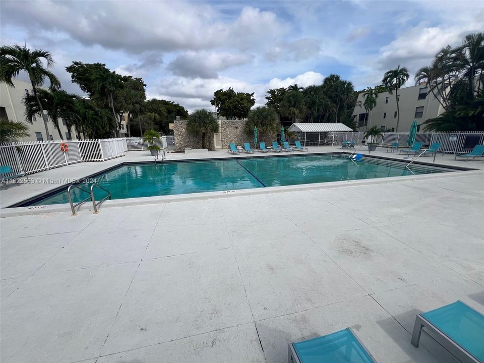 Recently Rented: $2,900 (3 beds, 2 baths, 1380 Square Feet)