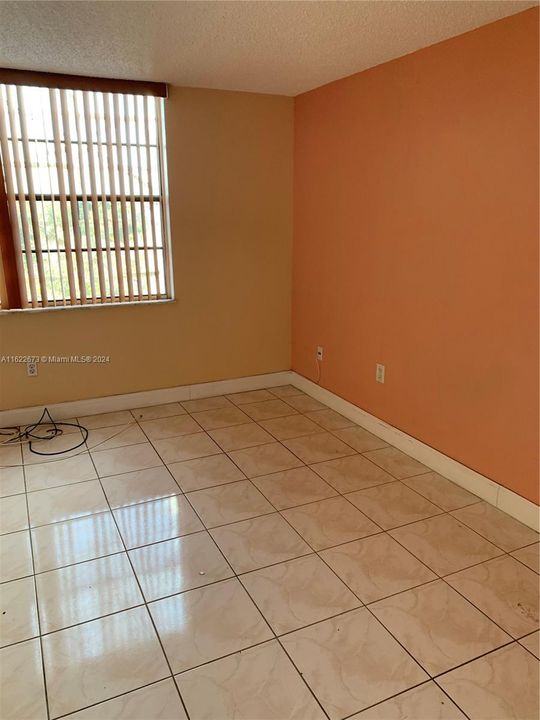 Active With Contract: $1,775 (1 beds, 1 baths, 676 Square Feet)