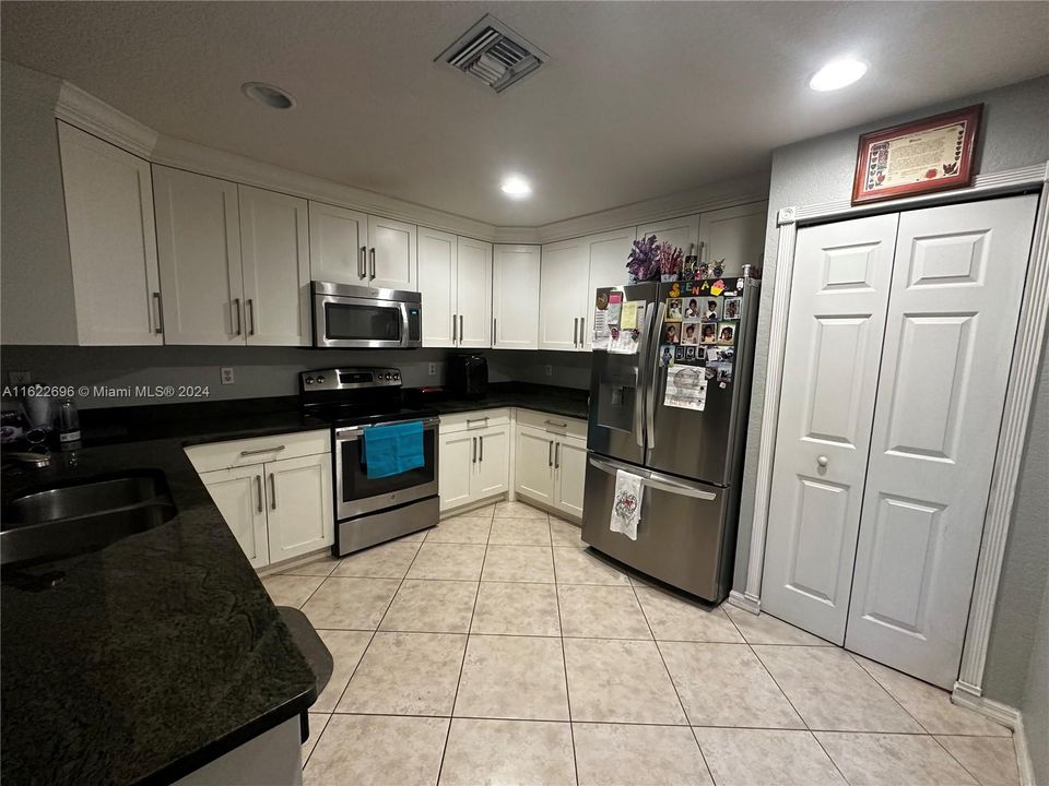 For Rent: $3,000 (3 beds, 2 baths, 1848 Square Feet)