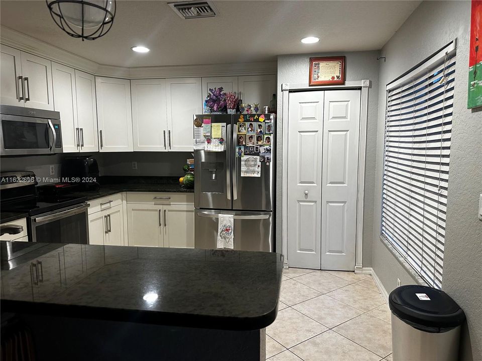 For Rent: $3,000 (3 beds, 2 baths, 1848 Square Feet)