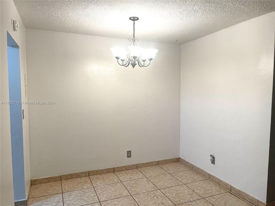 Active With Contract: $189,900 (1 beds, 1 baths, 540 Square Feet)