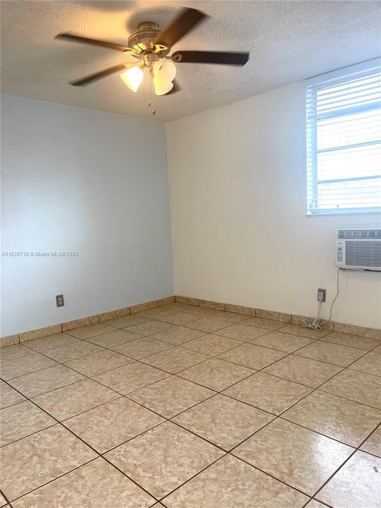 Active With Contract: $189,900 (1 beds, 1 baths, 540 Square Feet)