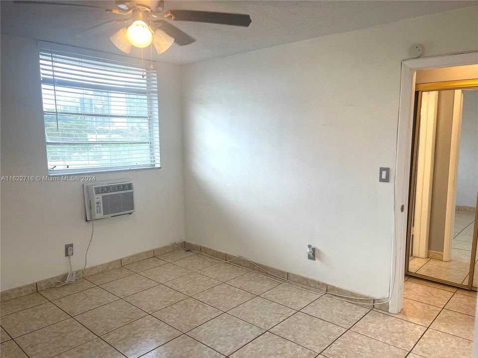 Active With Contract: $189,900 (1 beds, 1 baths, 540 Square Feet)