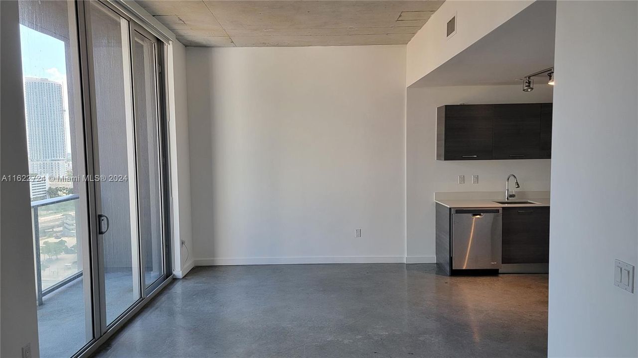 Active With Contract: $349,000 (1 beds, 1 baths, 533 Square Feet)